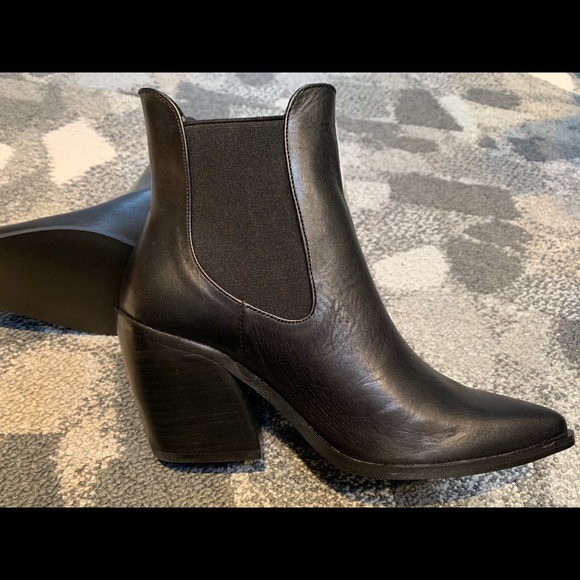 Shoes - Steve Madden ankle booties